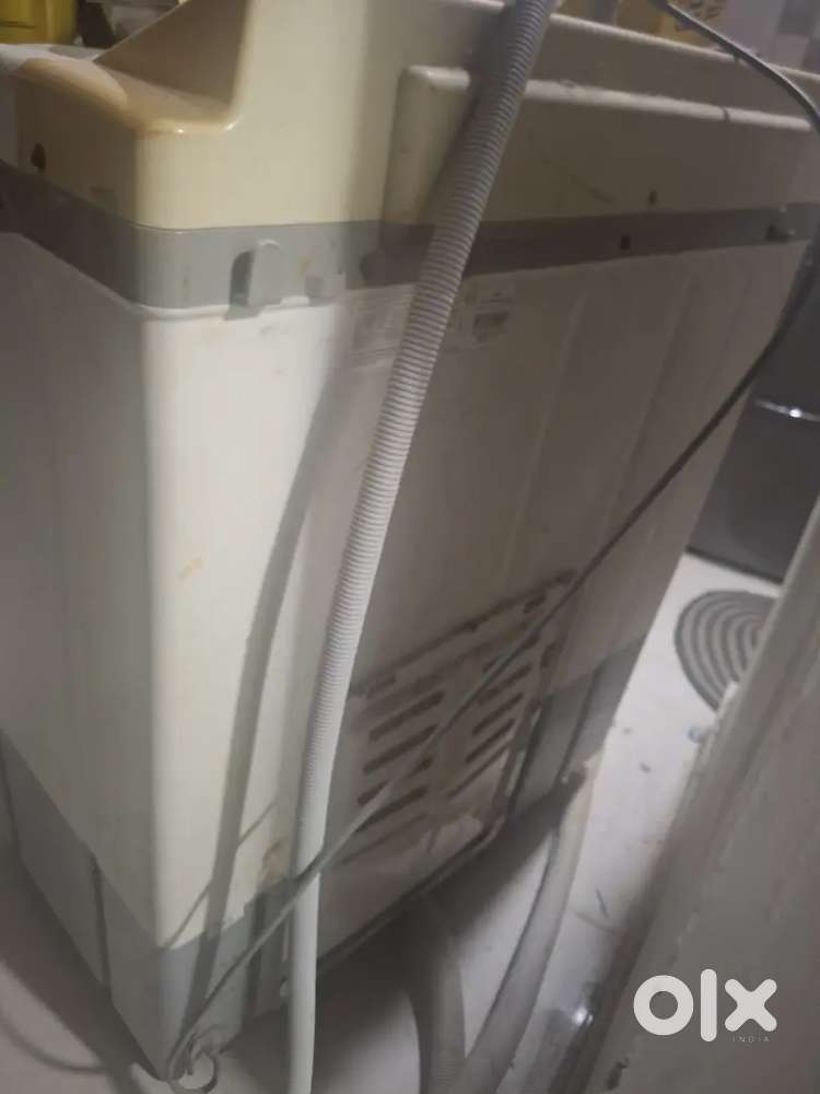 Semi-automatic washing machine