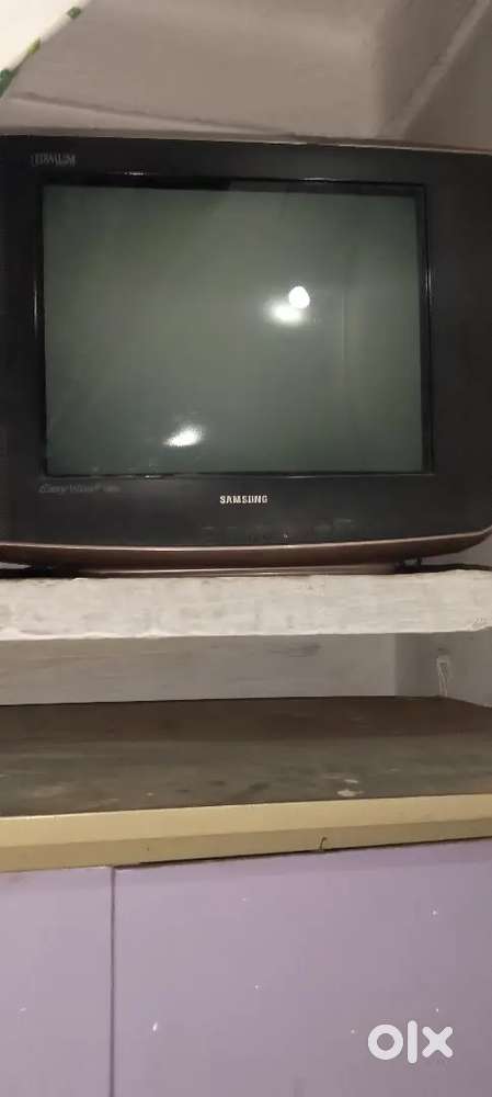 Sell tv , tv table, disc box