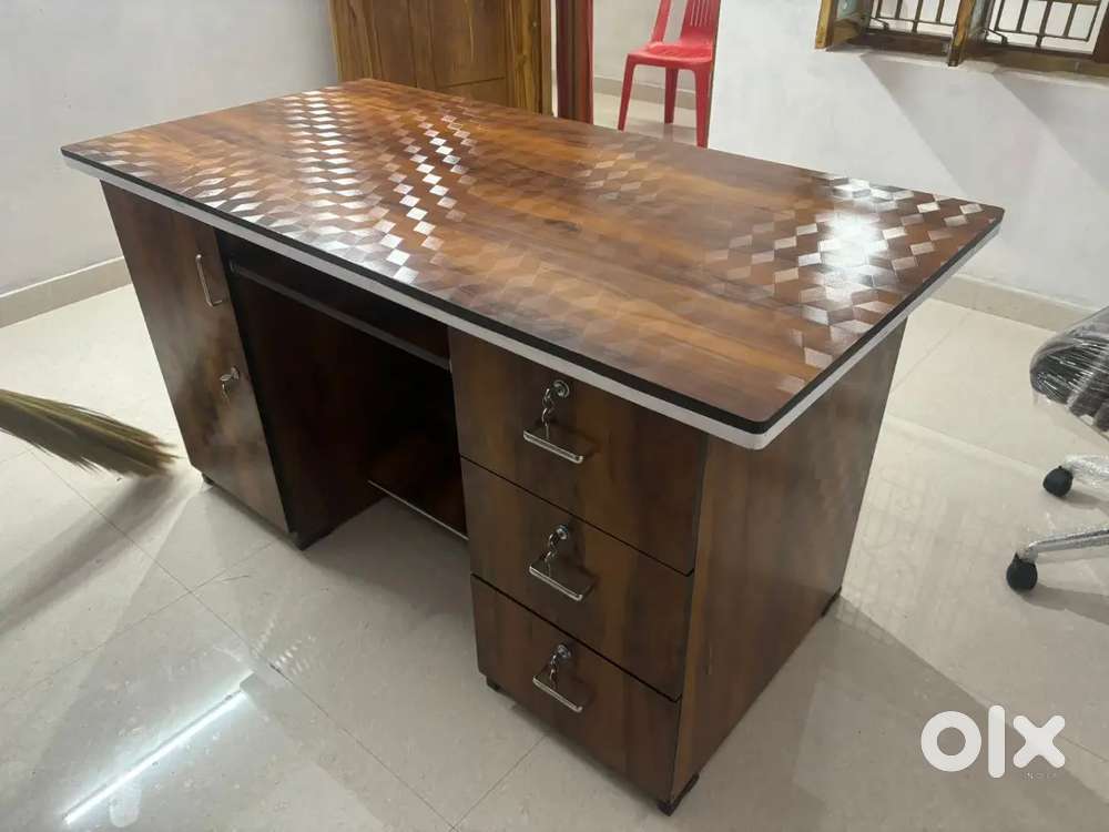 New office tables & office furniture