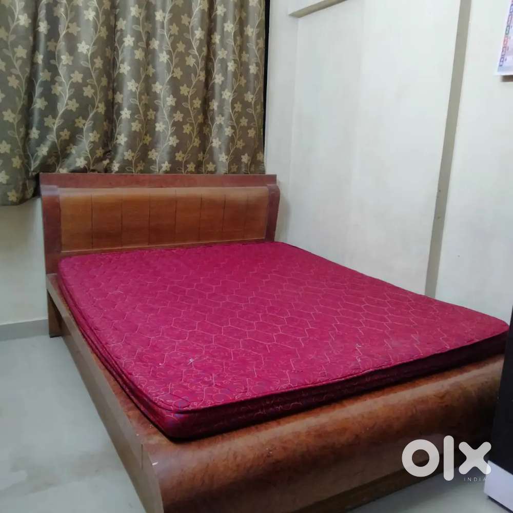 Bed with mattress of 6×5 of pure wood