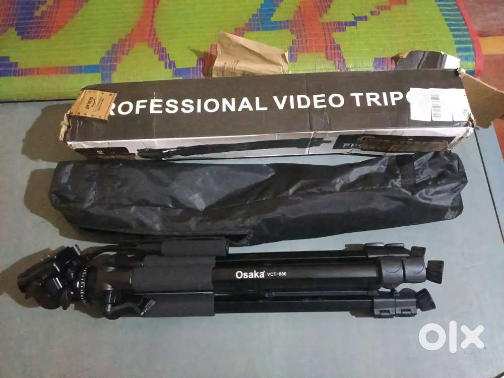 Professional video tripod