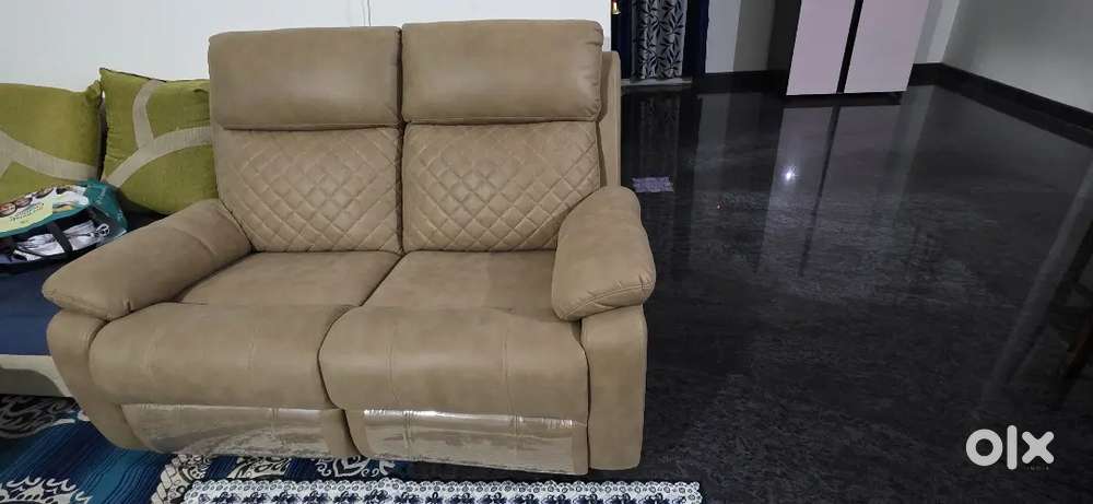 *Offer* 2 seater motorized recliner sofa
