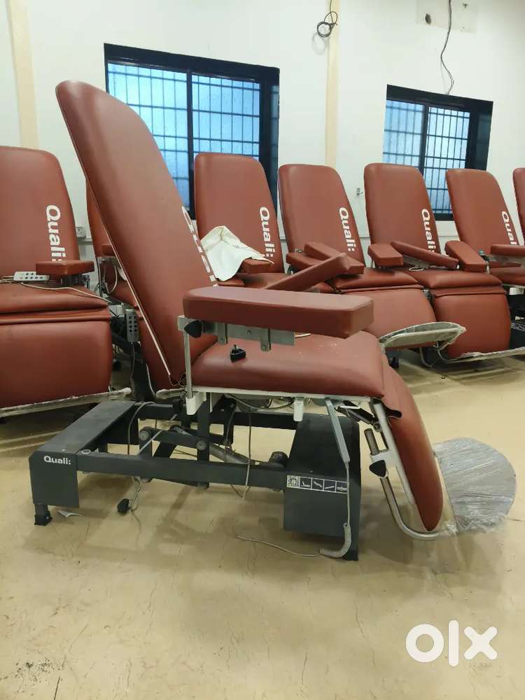 Dialysis recliner chair