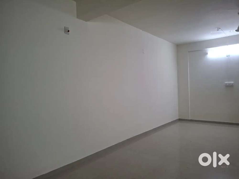 700 sqft 2nd floor office space for rent near Kaloor 16,000/-