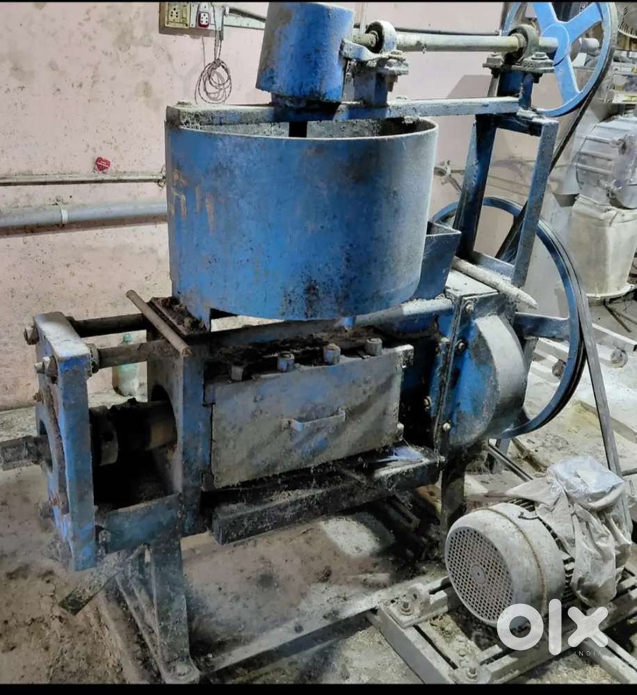 Rajlaxmi oil bath 4 bold machine expeller 1 hour 50 kg good condition