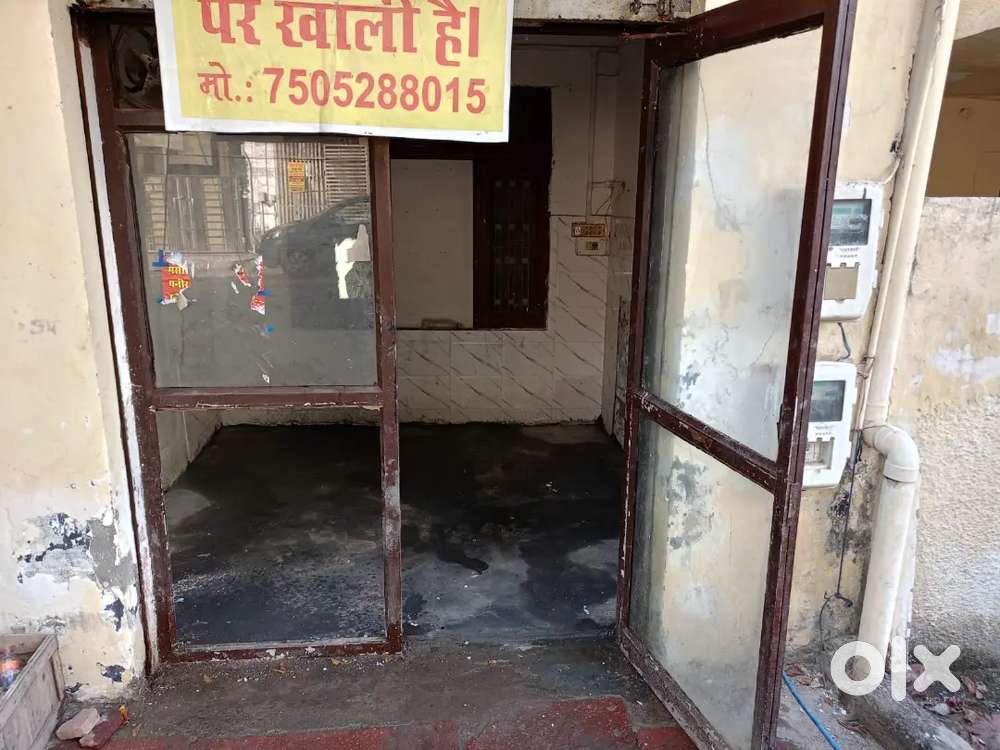 A shop in main front market with good front big front safe area