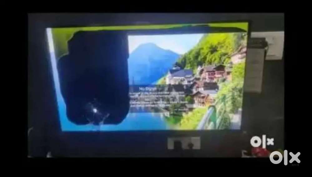 LG TV 50UM7700 WITH DAMAGE SCREEN