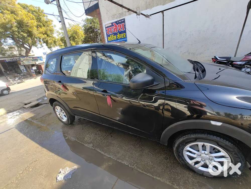 Nai gadi ki Lene ki ichcha se isko dekh raha hun