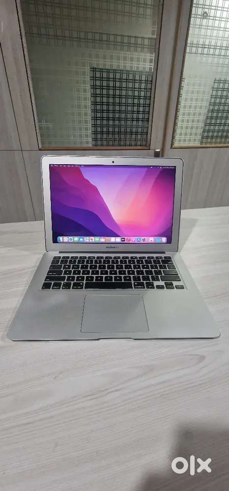MacBook Air 2017 - Slim and Lightweight (13 Inches)