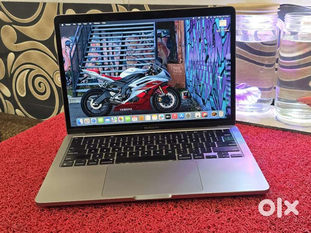 M1 Apple Macbook Pro 16gb Ram 256gb SSD Touchbar Touch ID  100% Health