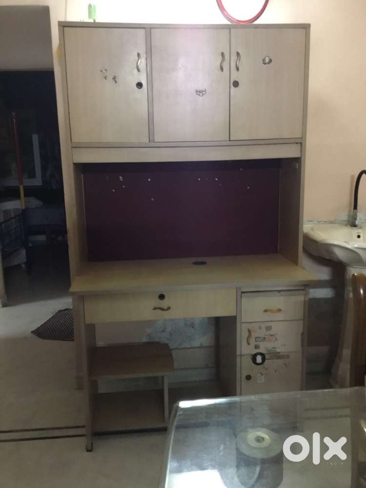 Computer table