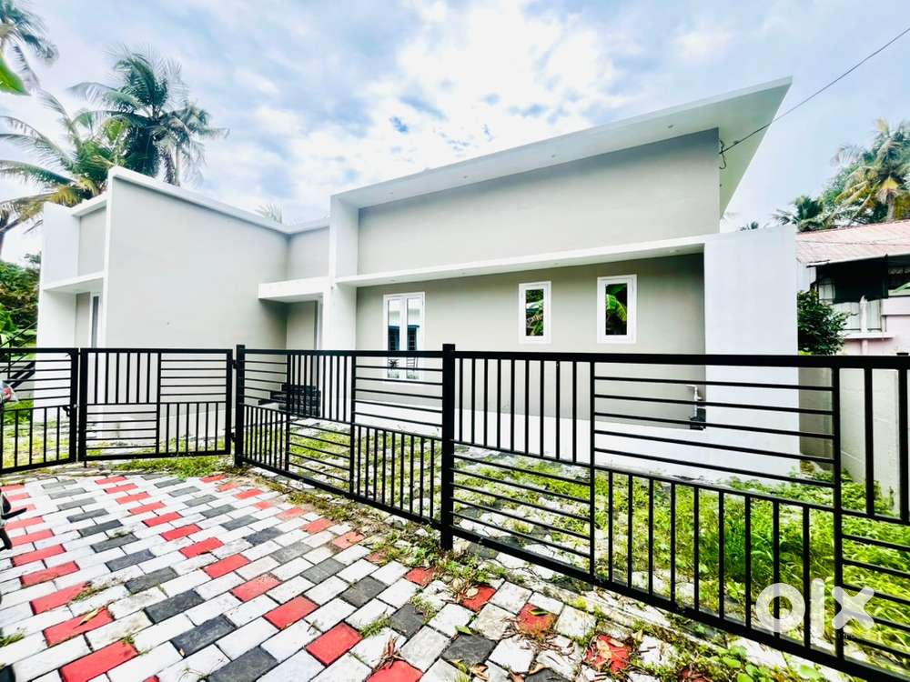 1000Sqft & 3Bhk beautiful house for sale in paravur Kaitharam area