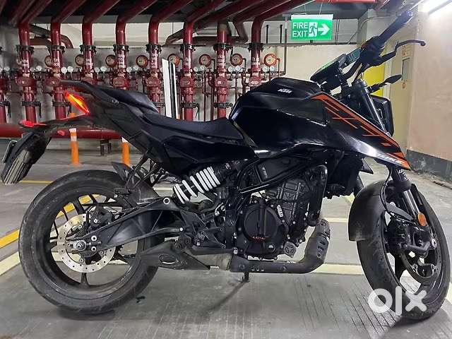 Quick-Shifter, Liquid Cooled Engine, Dual Channel ABS, LED Lights