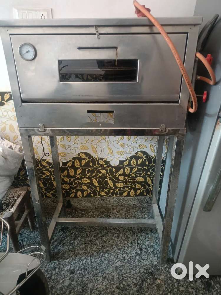 पिज़्ज़ा ओवन न्यू कंडीशन स्टील स्टैंड के साथ