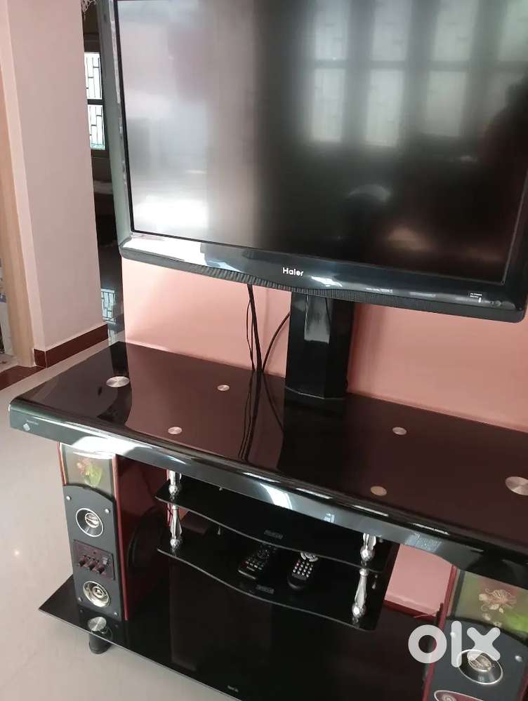 Tv unit with speakers