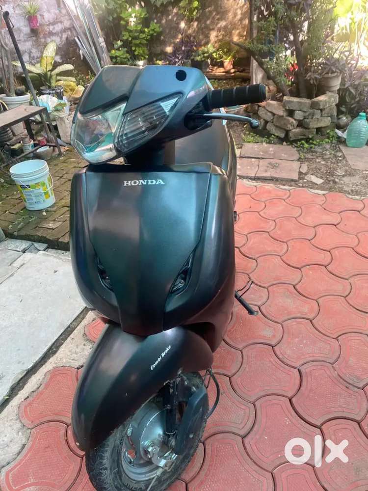 Very good condition activa one hand use