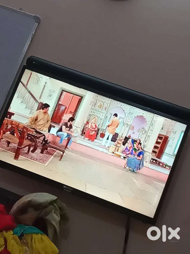 Kodak 40 Smart TV with Motorola sound bar