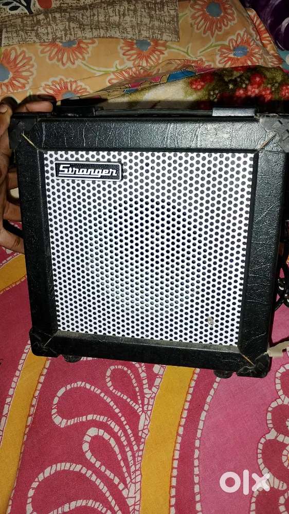 Electric guiter and amplifier with cable