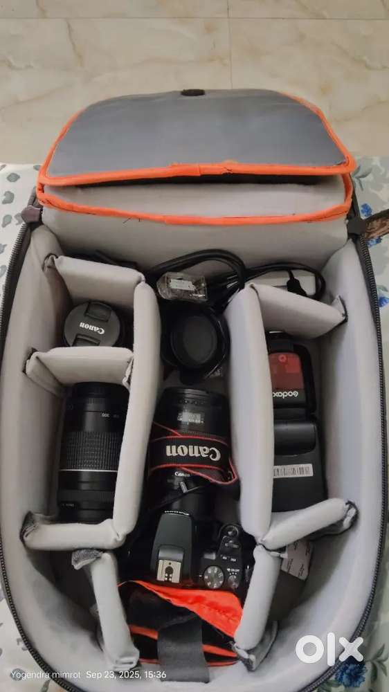 200d mark ii with 2 lenses