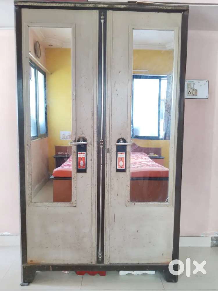 Wardrobe (cupboard)