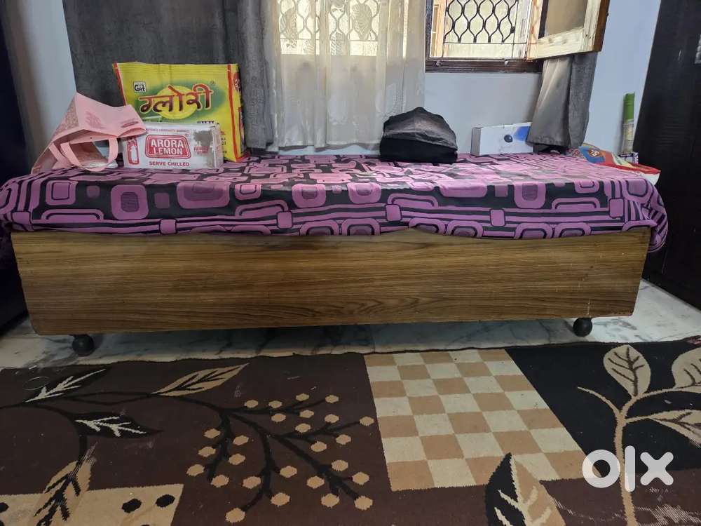 Single bed with Mattress