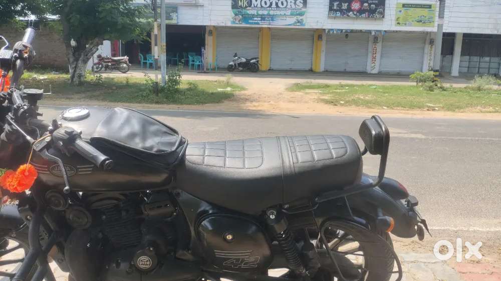 Jawa 42 dual channel ABS