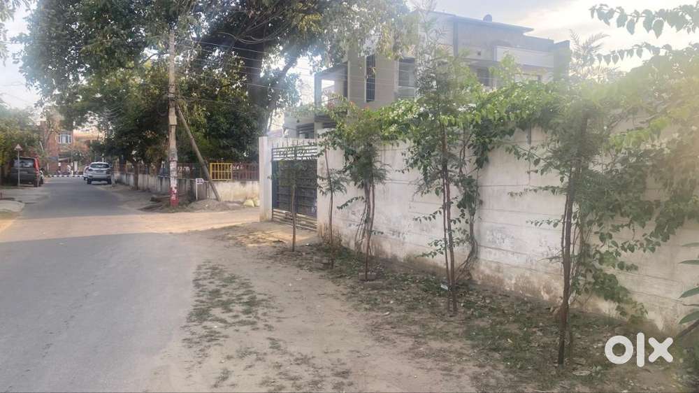 High-Street Corner Plot for Sale – Park-Facing, Patiala
