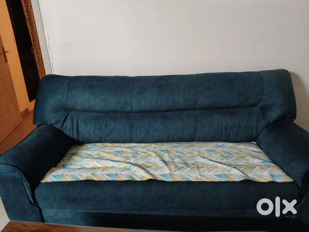 Couch 5 seater 1 yr old