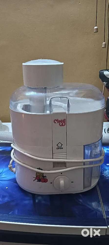 MAGGI FRUIT JUICER