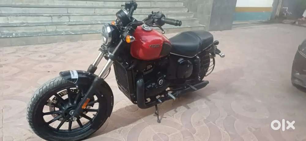 Yezdi Roadster 2025 double disc ABS