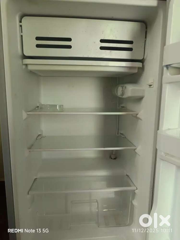 Kelvinator Silver colour 87 cm Fridge