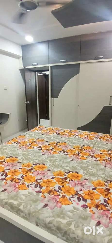 Beautiful 3 bhk full furnished high rise flat near Sadhuvaswani Road