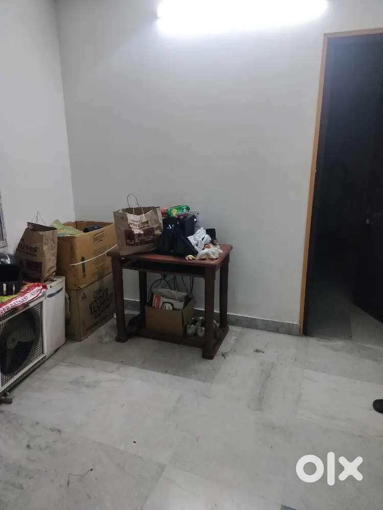 I need room partner urgent