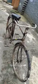 Cycle acchi condition ki hai tayer tube ek dam ok hai hero ki cycle