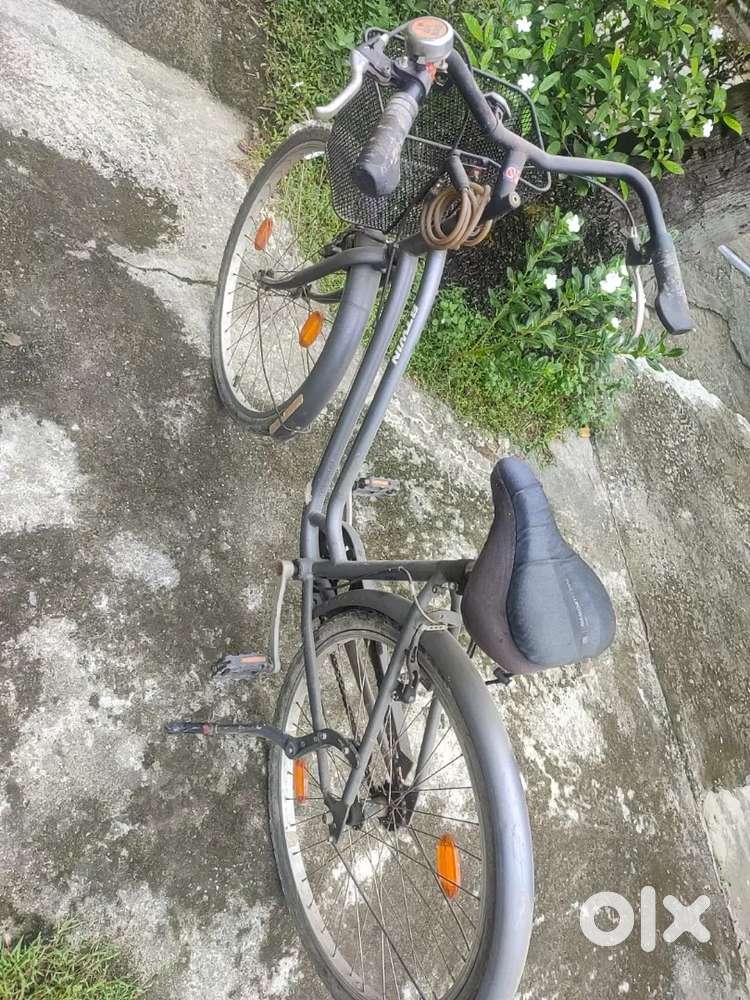 Btwin Ladies Cycle – Excellent Condition