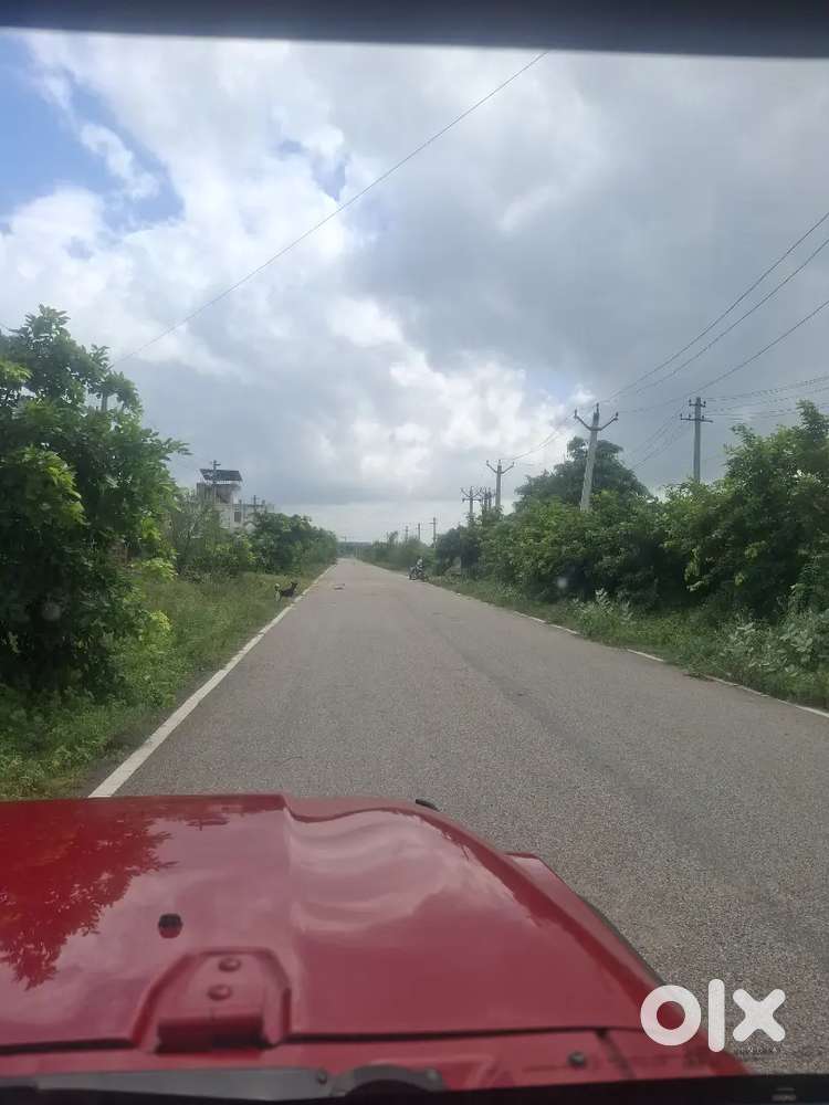 EAST FACING 60 FEET ROAD PAR 30 KA FRONT WALA PLOT