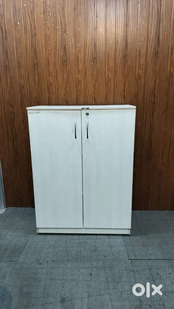 WOODEN CUPBOARD 4 FT