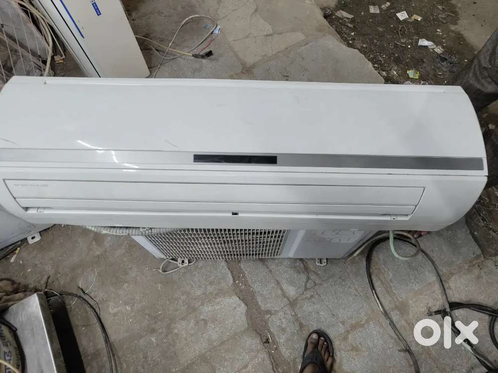 Onida 1.5 ton running perfect condition