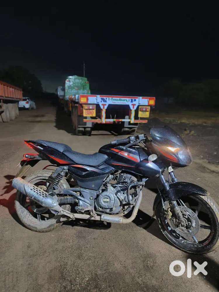 Pulsar 180 red and black colour a