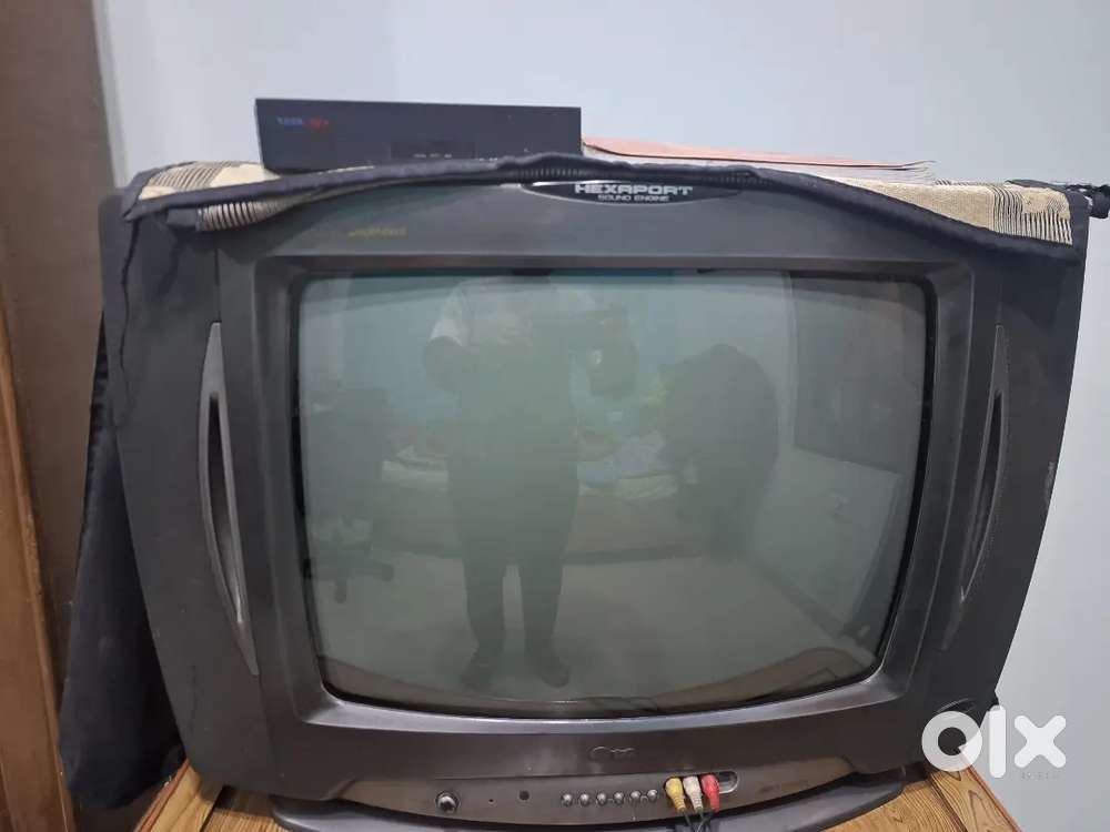 LG TELEVISION with Set Up Box