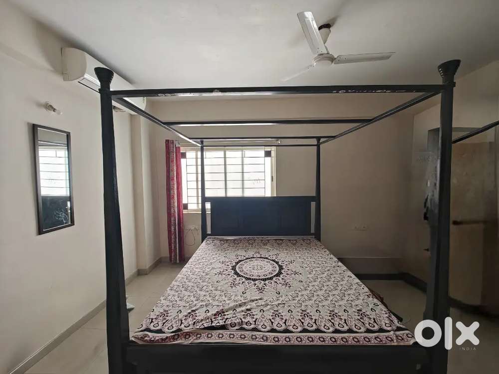 Used King size Cot And memory foam mattresses