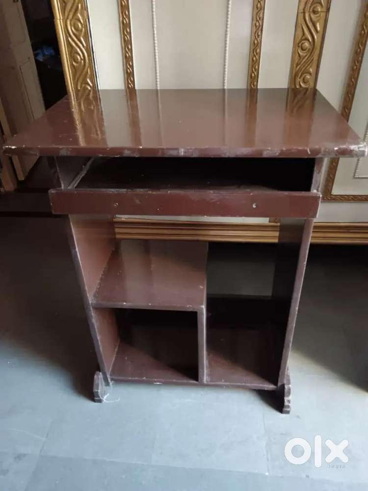 For Sale: Wooden Computer/Study Table