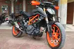 Duke 390 bs6 silver metallic