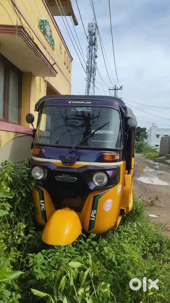 Bajaj maxima z petrol LPG