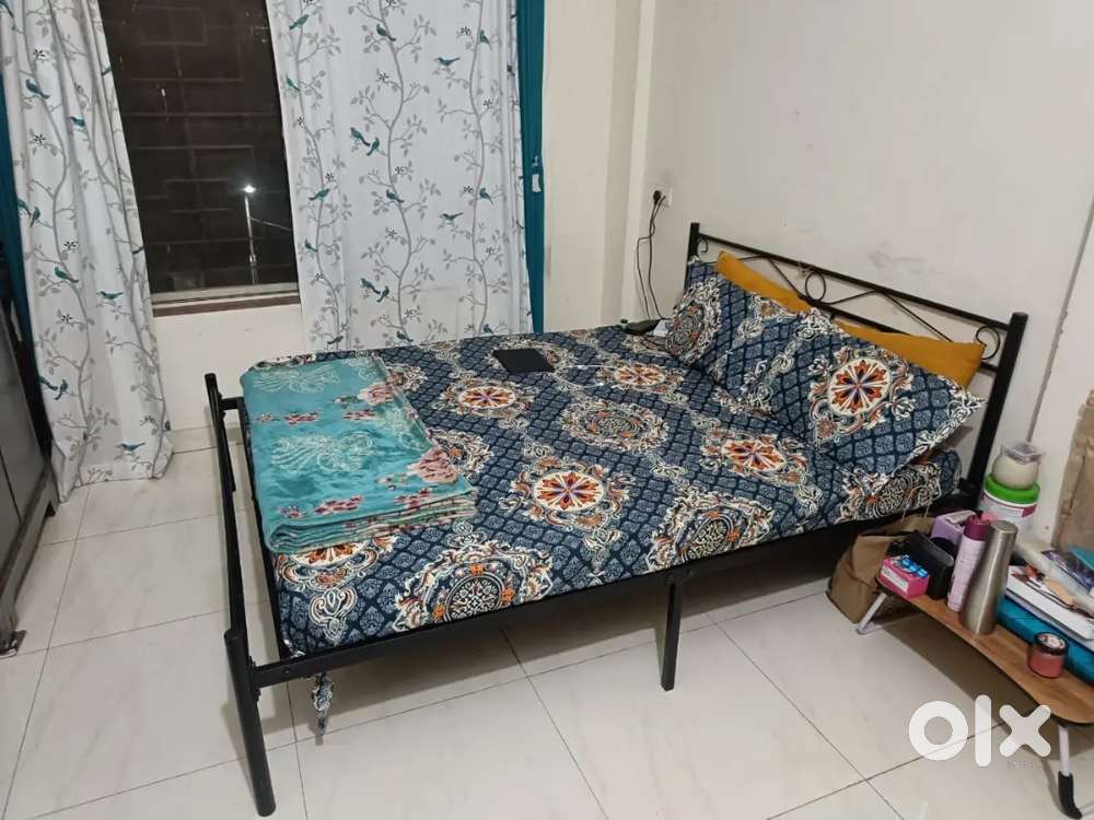 Queen size bed and Mattress - Less than 1 year old