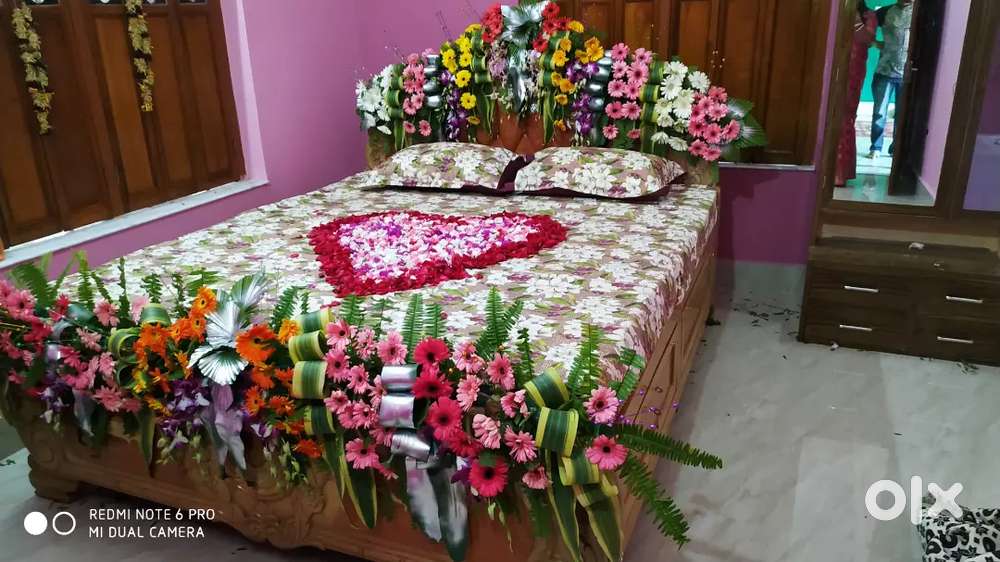 Wooden hydraulic king bed and dressing table