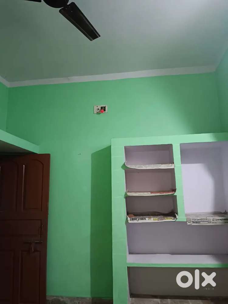 Need Girl Flat mate ( Gumti No 2 Near bisari asthan )