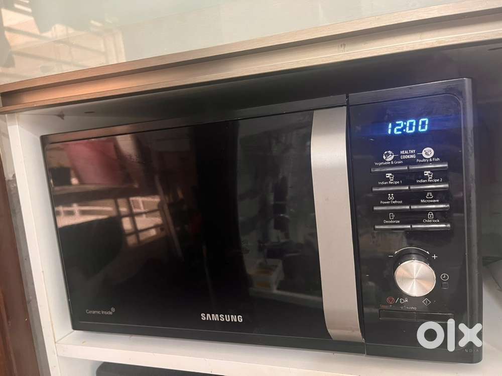 Samsung Microwave – 3 Years Old, Excellent Condition