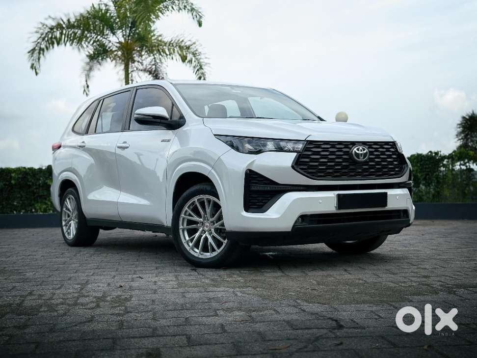 Toyota Innova Hycross 2.0 VX (O) Hybrid 7 STR, 2023, Petrol