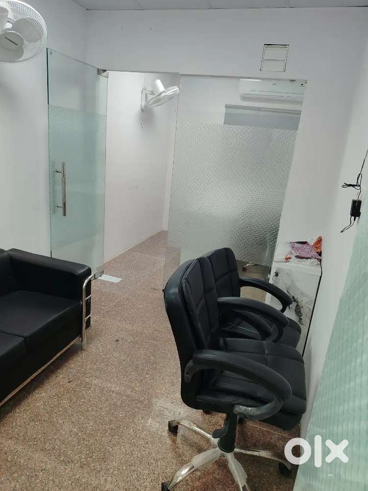 1 cabin, 3 workstation, waiting area